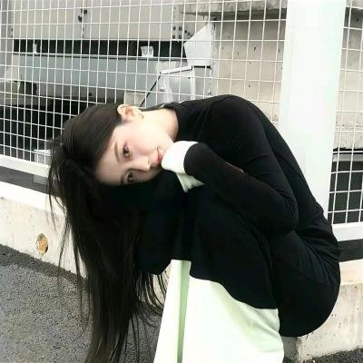 独家爆料：恋综女嘉宾脚踏两条船，被全网抵制，深夜
